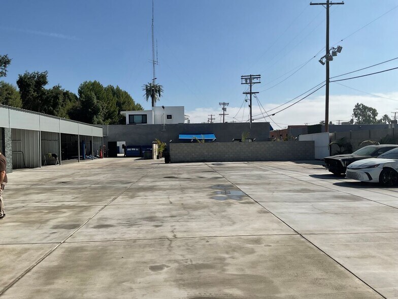 More Photos Of 14723 Aetna St, Van Nuys Auto Repair For Sale