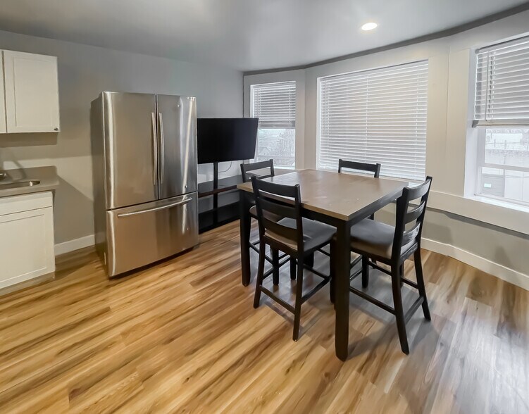 More Photos Of 1815 13th Ave S, Seattle Multifamily For Sale