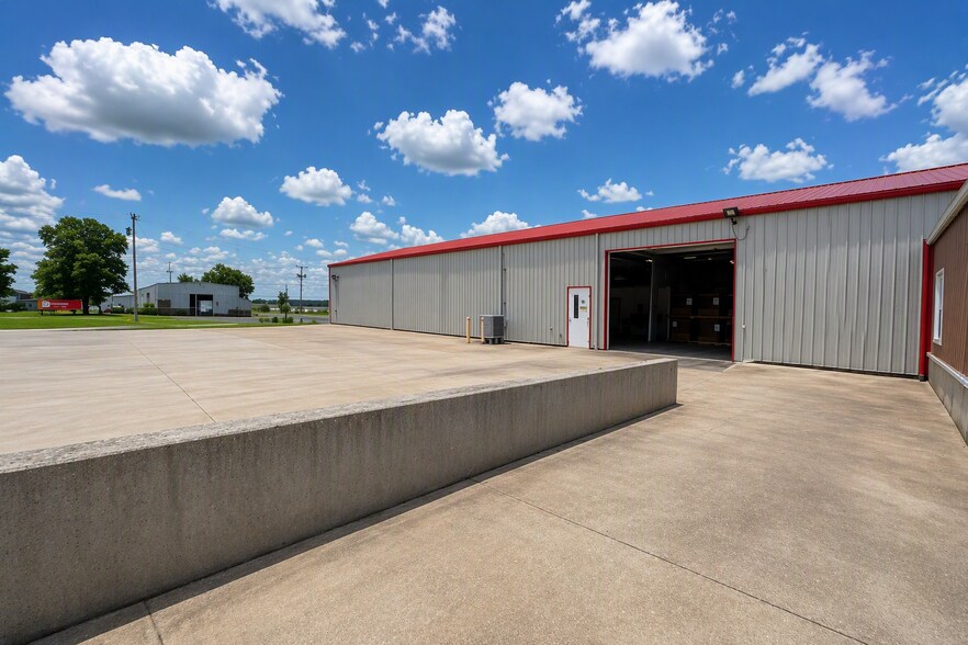 More Photos Of 616A-622 S Main St, Hebron Warehouse For Sale