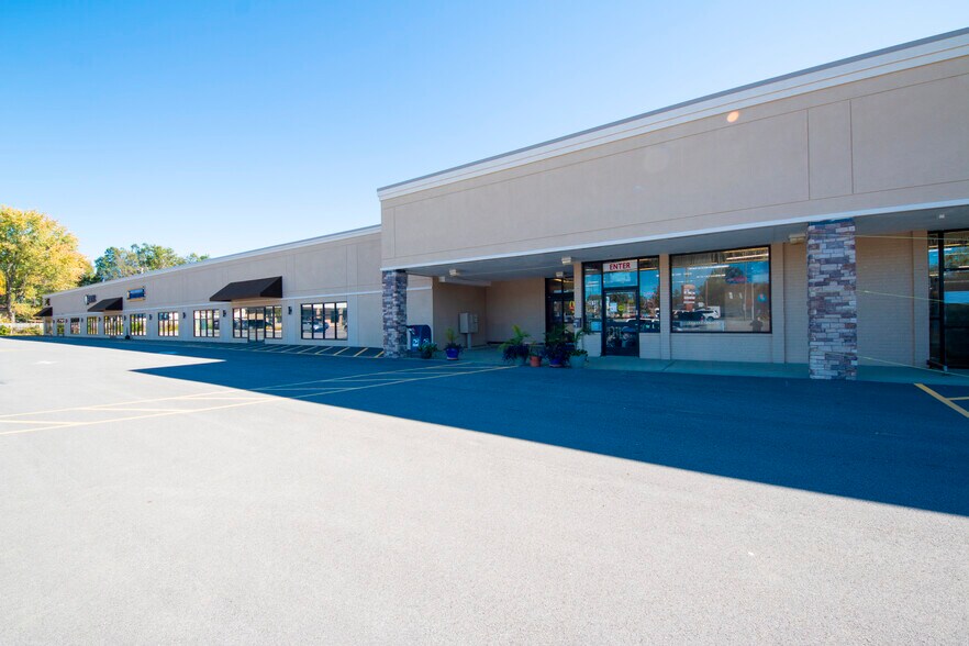 More Photos Of 2612 Charlestown Rd, New Albany Unknown For Lease