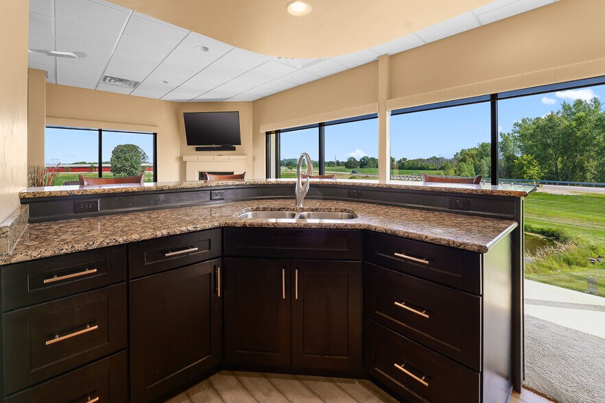 More Photos Of 560 Rolling Meadows, Fond Du Lac Light Distribution For Sale