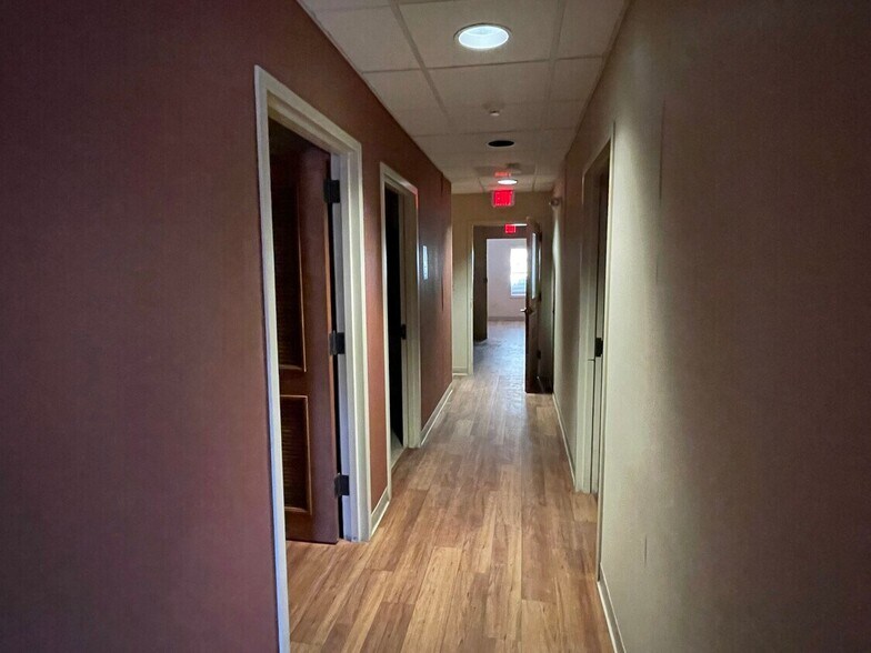 More Photos Of 11335 Pembrooke Sq, Waldorf Medical For Sale