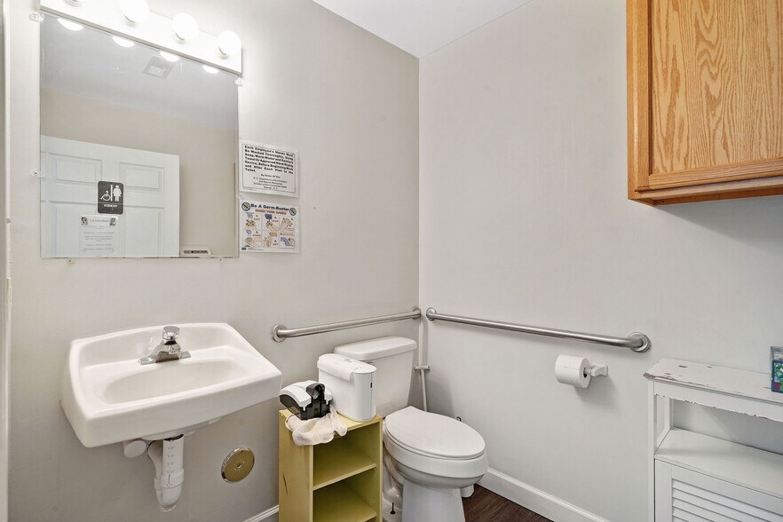 More Photos Of 213 S Wright St, Burgaw Daycare Center For Sale