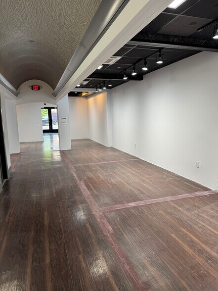 More Photos Of 80 Main St, New Canaan Storefront For Lease