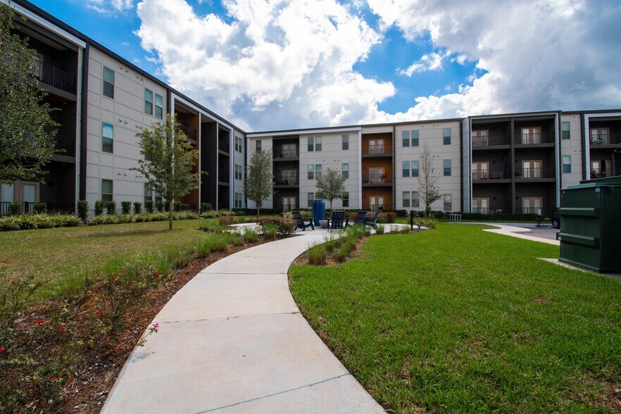 More Photos Of 234 E Mitchell Hammock Rd, Oviedo Apartments For Lease