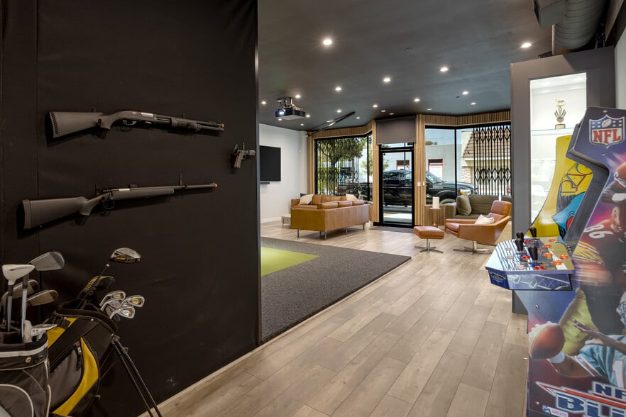 More Photos Of 1612 Magnolia Blvd, Burbank Storefront For Sale