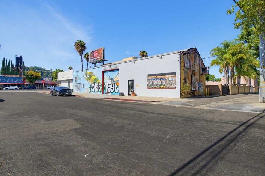 More Photos Of 13831 Ventura Blvd, Sherman Oaks Storefront For Sale
