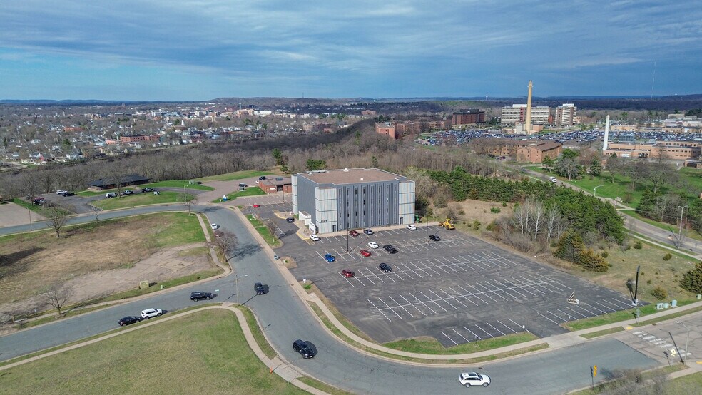 More Photos Of 2125 Heights Dr, Eau Claire Medical For Lease