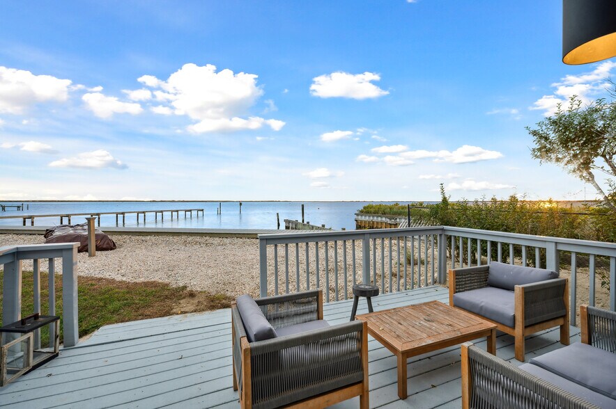 More Photos Of 32 Lighthouse Rd, Hampton Bays Hotel For Sale