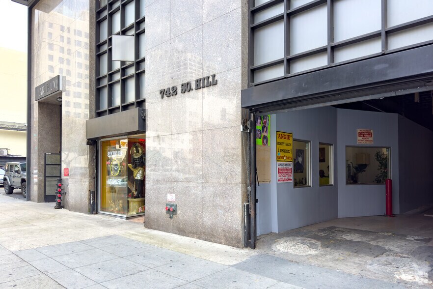 More Photos Of 742-748 S Hill St, Los Angeles Loft Creative Space For Lease