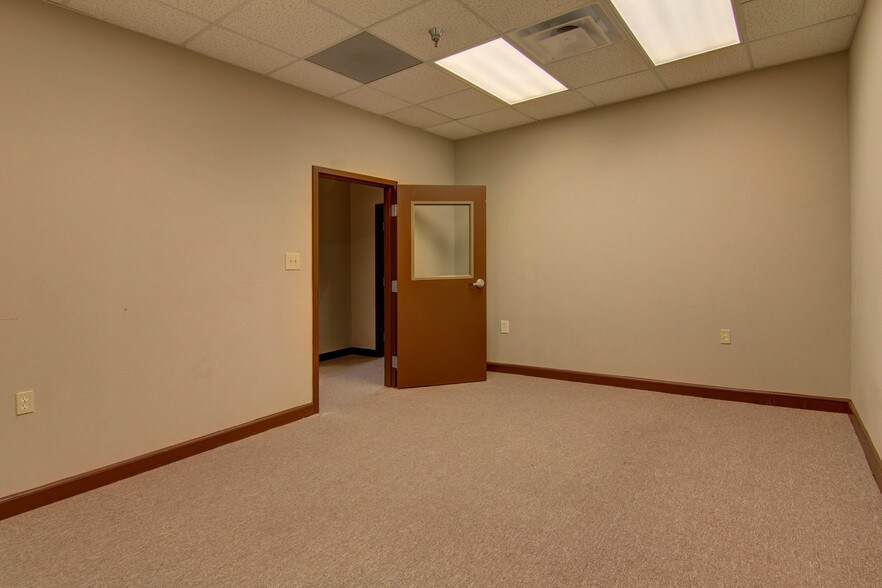 More Photos Of 225 Curie Dr, Alpharetta Light Distribution For Lease