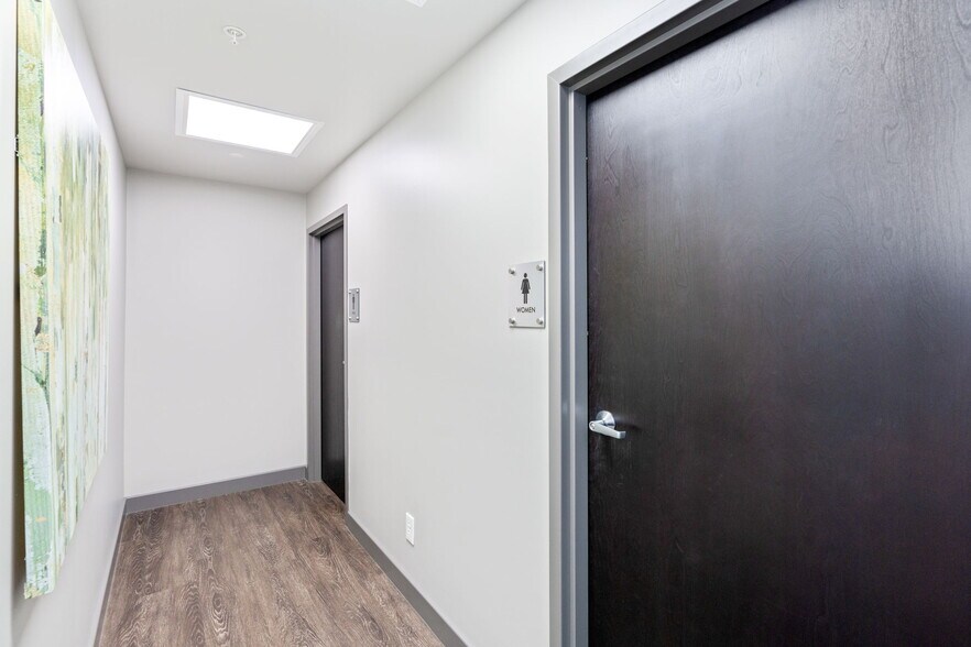 More Photos Of 3312 Gilmore Industrial Blvd, Louisville Warehouse For Lease