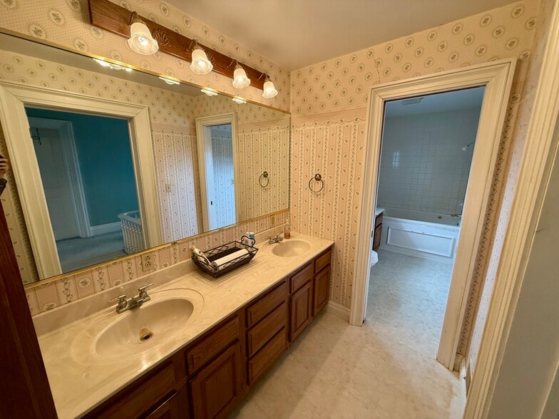 More Photos Of 403 George St, Aurora Office For Sale