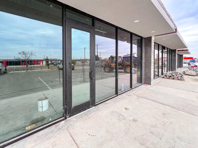 More Photos Of 900 E Florida Ave, Midland Storefront For Lease