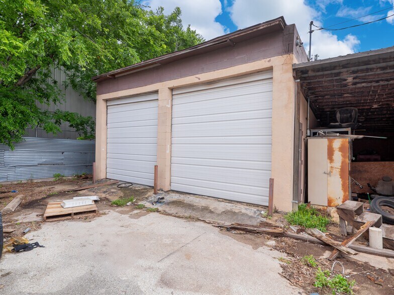 More Photos Of 8212 Georgian Dr, Austin Office For Sale