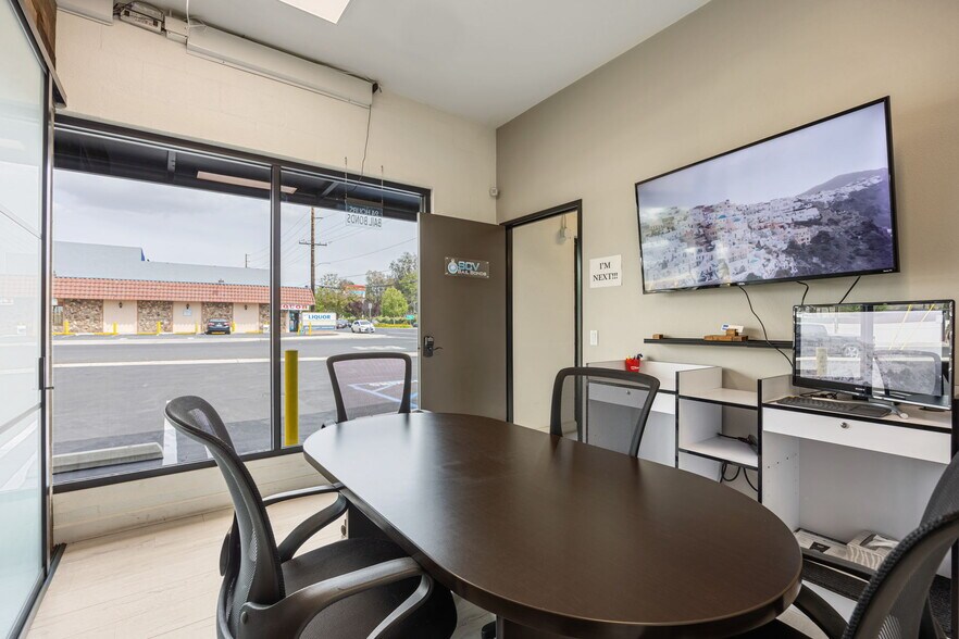 More Photos Of 20605 Soledad Canyon Rd, Canyon Country Office For Sale