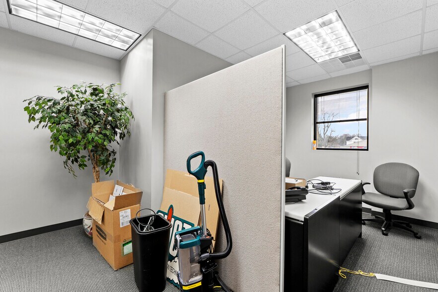 More Photos Of 7200 Highway 150, Greenville Office For Sale