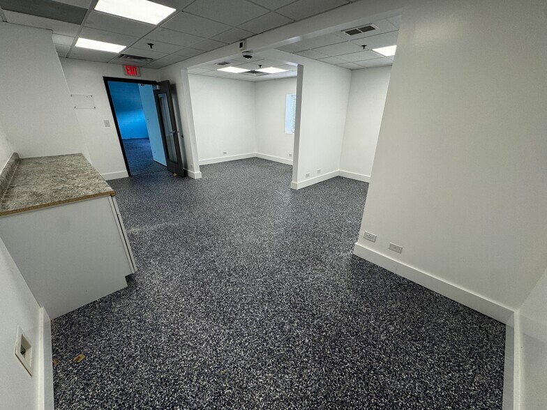 More Photos Of 1520 Hannah Ave, Forest Park Flex For Lease