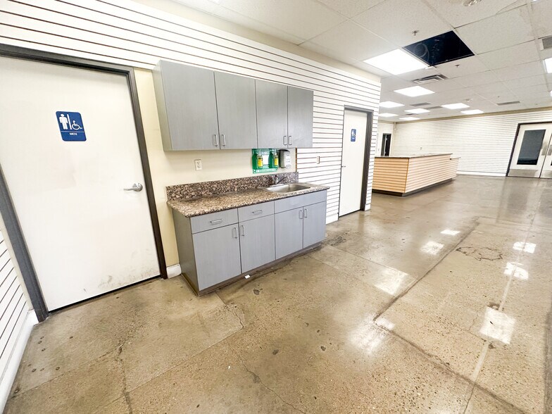 More Photos Of 600 Dunn Cir, Sparks Warehouse For Lease