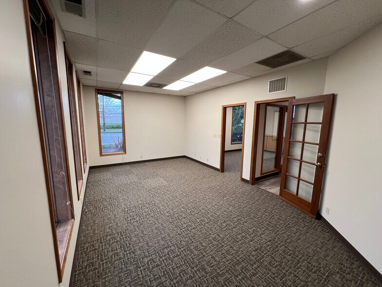 More Photos Of 1925 Bailey Hill Rd, Eugene Office For Lease