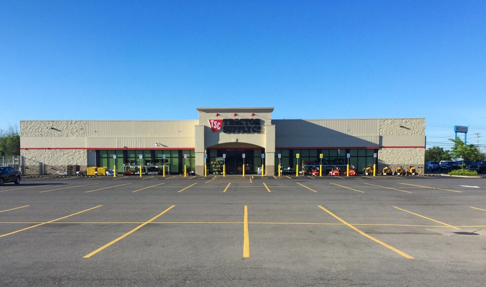 More Photos Of 2409-2429 Military Rd, Niagara Falls Unknown For Lease