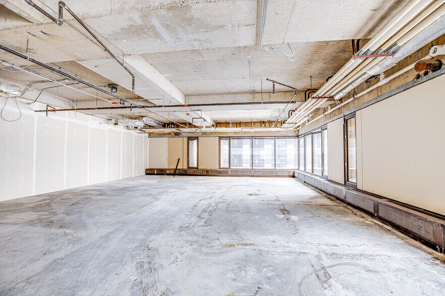 More Photos Of 55 W Wacker Dr, Chicago Business Park For Sale