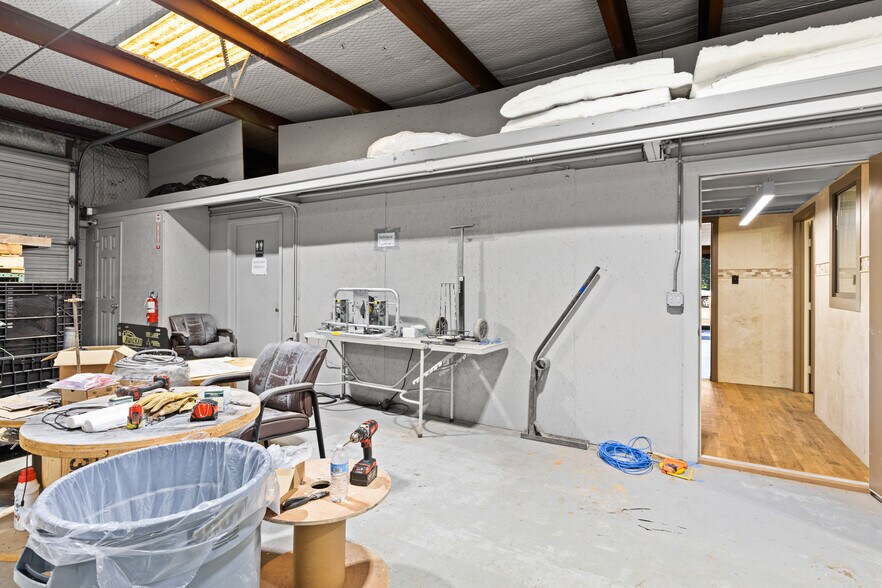 More Photos Of 3698 E Marshall Ave, Longview Warehouse For Lease