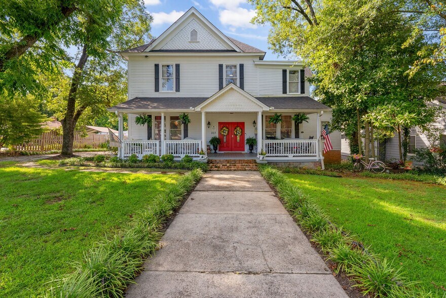 More Photos Of 207 W 2nd Ave, Easley Hospitality For Sale