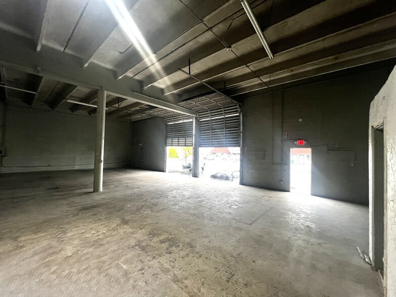 More Photos Of 1909-2099 Opa Locka Blvd, Miami Warehouse For Lease