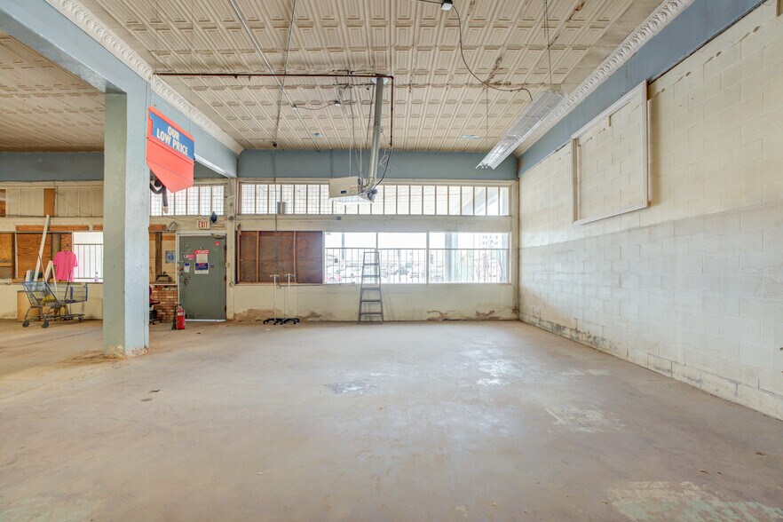 More Photos Of 1301 Buddy Holly Ave, Lubbock Warehouse For Lease