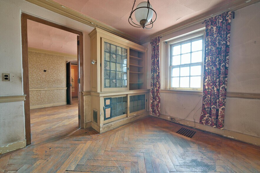 More Photos Of 1989 W Grand Blvd, Detroit Office Residential For Sale