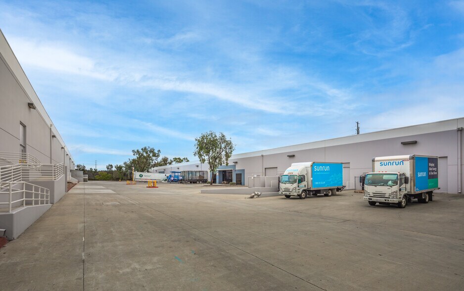 More Photos Of 1225 Park Center Dr, Vista Warehouse For Lease