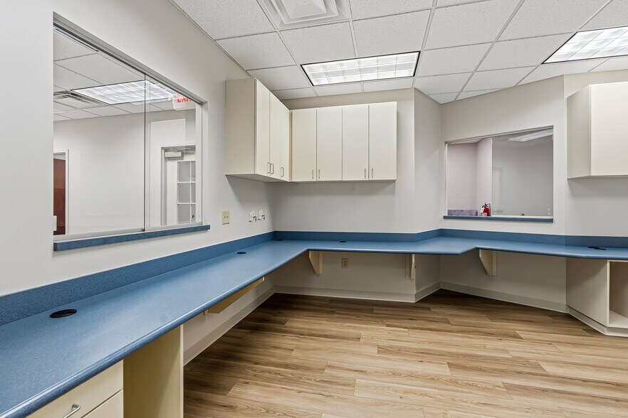 More Photos Of 3731 NW Cary Pky, Cary Medical For Sale