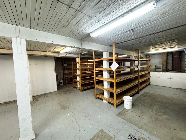 More Photos Of 528 NW 11th Ave, Portland Storefront For Lease