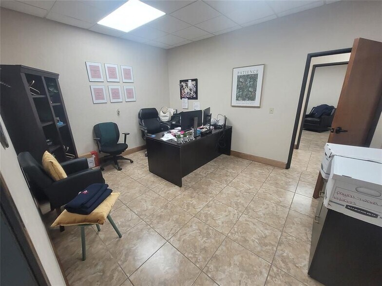 More Photos Of 912 Messenger Ln, Moore Warehouse For Sale