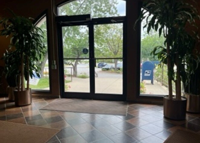 More Photos Of 888 Thackeray Trl, Oconomowoc Medical For Lease