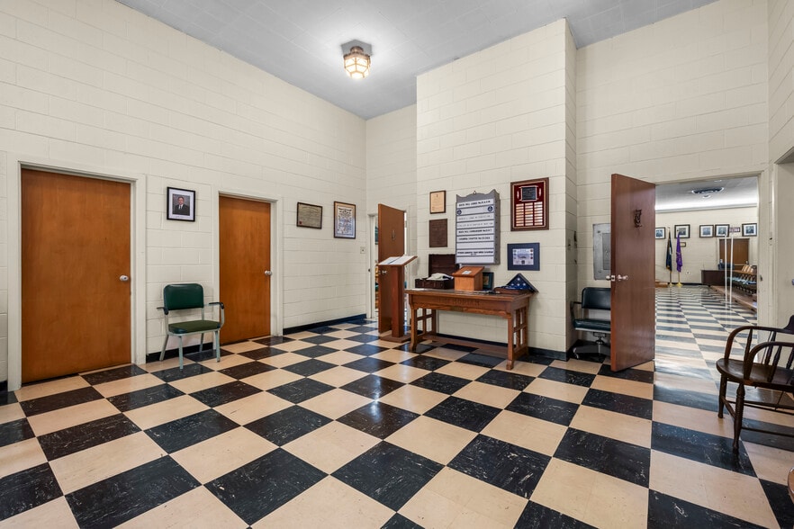 More Photos Of 126 N Elizabeth Ln, Rock Hill Flex For Sale