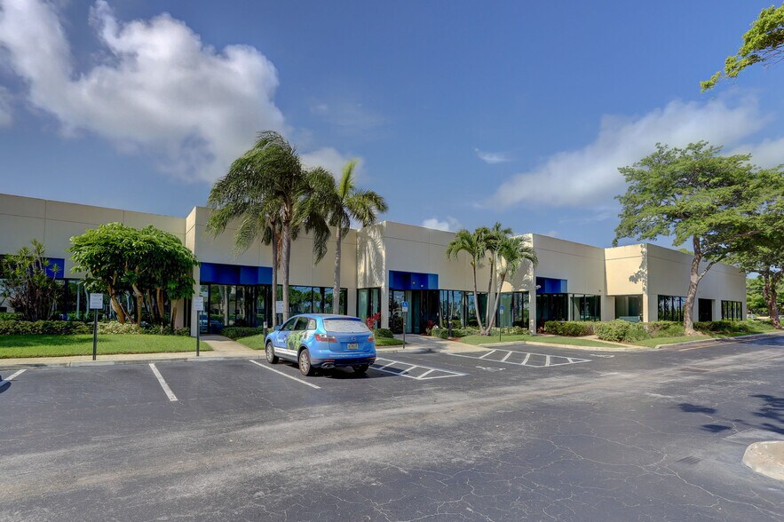 More Photos Of 901-925 Clint Moore Rd, Boca Raton Loft Creative Space For Lease
