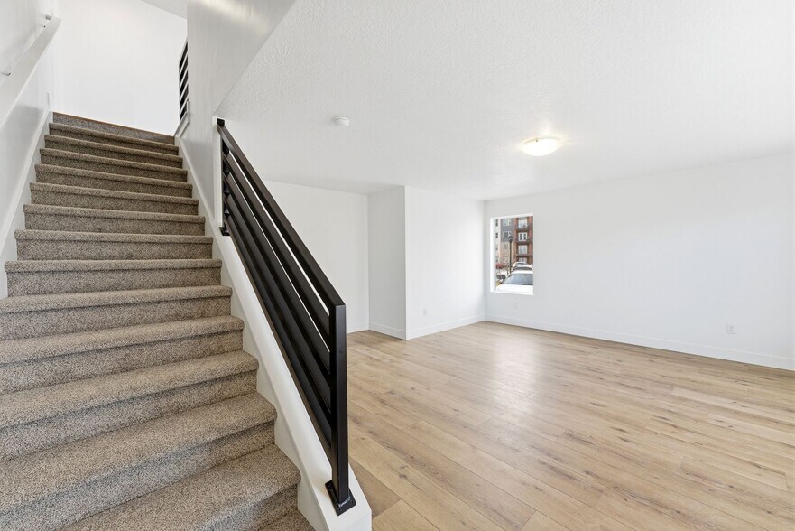 More Photos Of 132-144 E Chambord Ct, Sandy Apartments For Sale