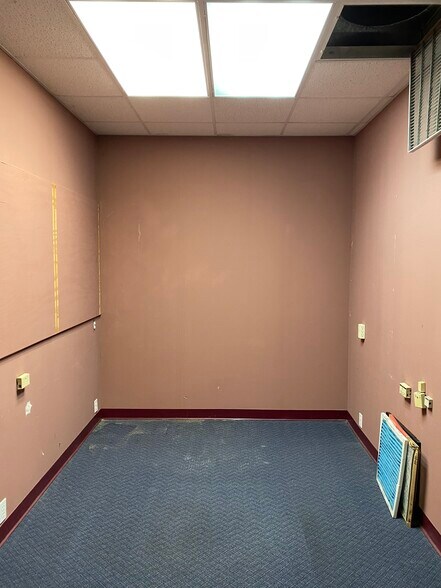 More Photos Of 1371 Deer Park Ave, North Babylon Storefront Retail Office For Lease