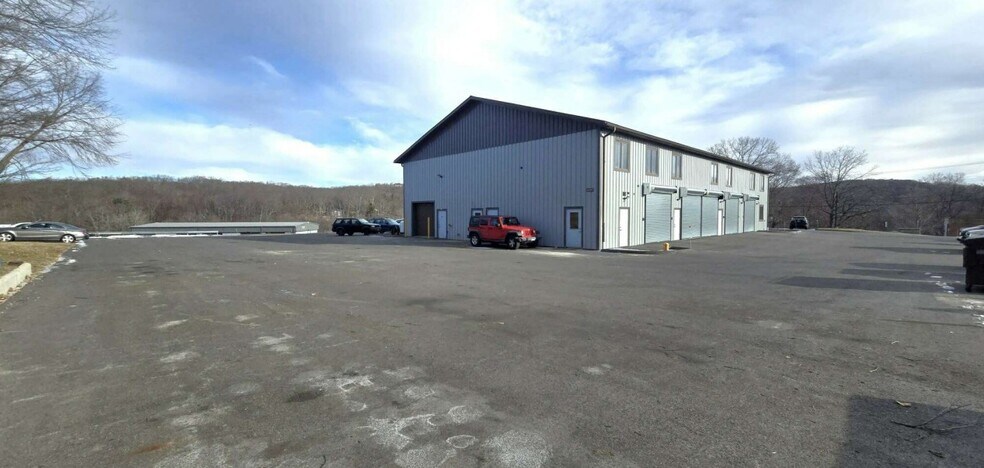 More Photos Of 7 Dunham Dr, New Fairfield Flex For Sale