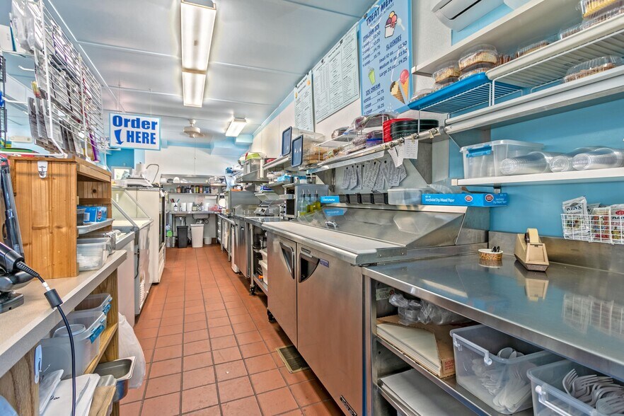 More Photos Of 35 Nehantic Dr, Niantic Storefront Retail Residential For Sale