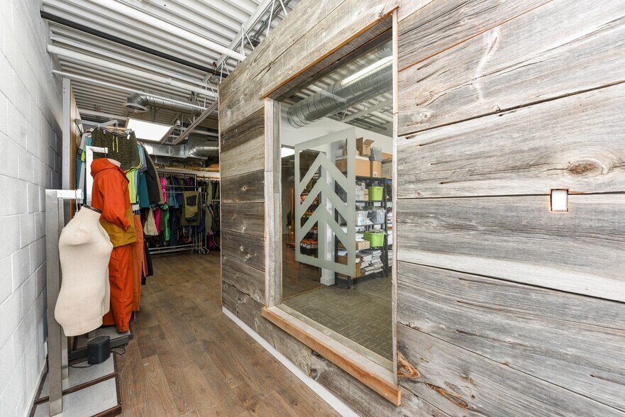 More Photos Of 750 Oakdale Rd, Toronto Light Distribution For Sale