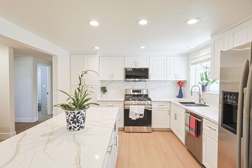 More Photos Of 17819 Bay St, Fountain Valley Specialty For Sale