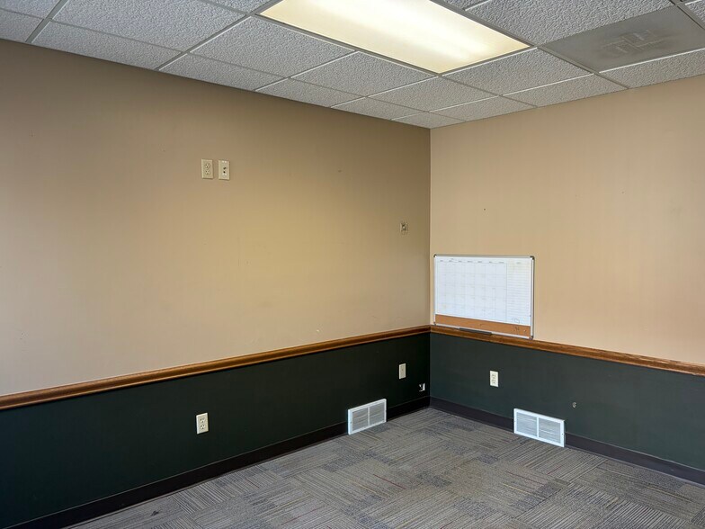 More Photos Of 47 Alice Dr, Akron Office For Lease