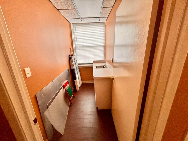 More Photos Of 4900-4902 Bergenline Ave, Union City Storefront Retail Office For Lease