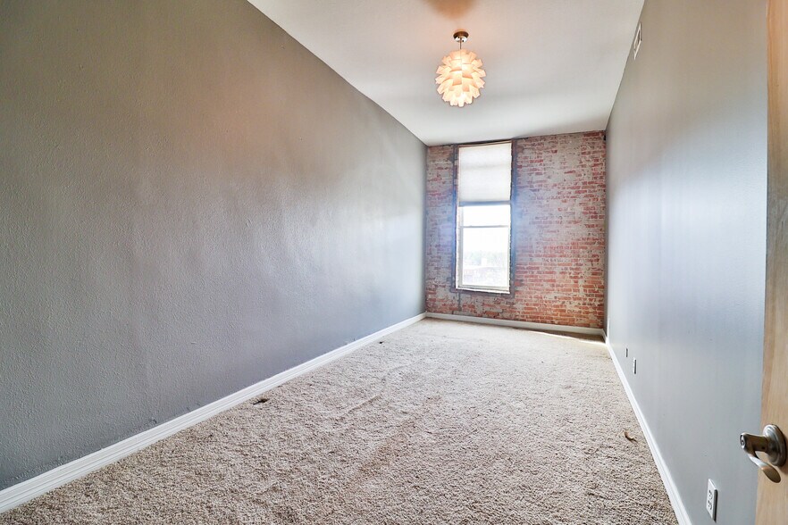 More Photos Of 102-104 W Columbus St, Kenton Office Residential For Sale