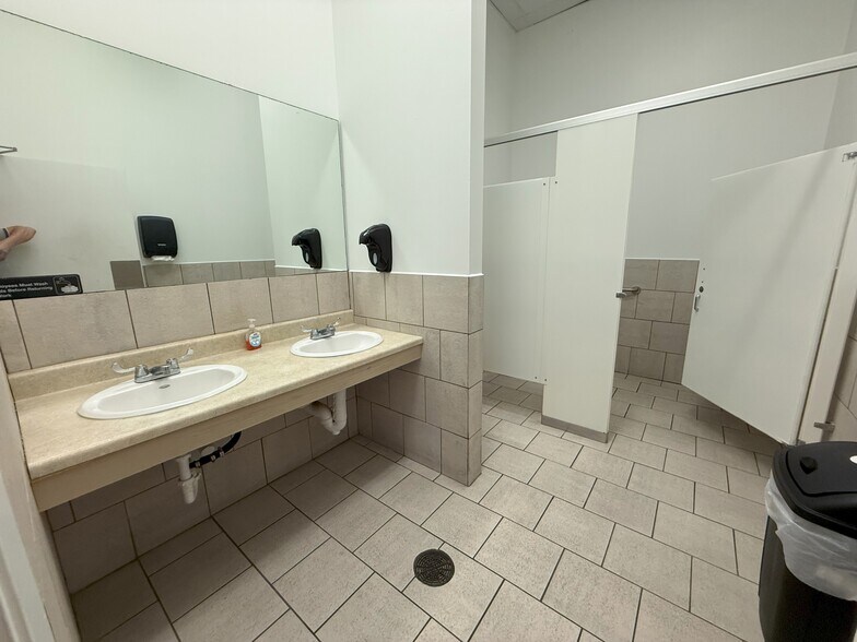 More Photos Of 6720 Chimney Rock Rd, Houston Restaurant For Lease