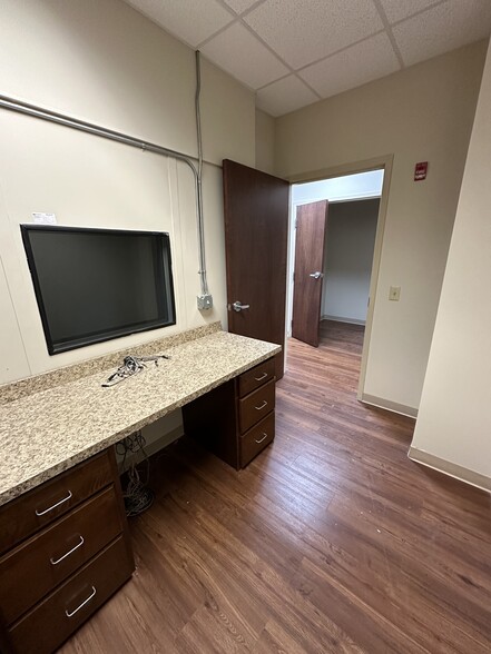 More Photos Of 101 Financial Dr, Elizabethtown Medical For Lease