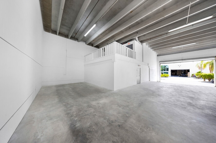More Photos Of 8009 NW 29th St, Doral Warehouse For Sale